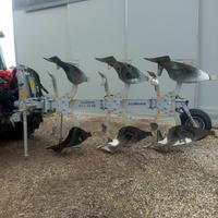 Aratro trivomere variabile