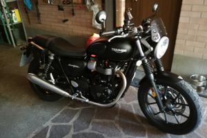 Triumph street twin