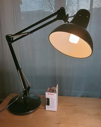 Lampada da tavolo classica, robusta e resistente