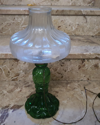 Lampada da tavolo ad olio