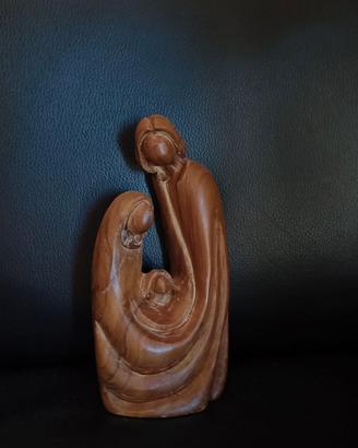 Sacra Famiglia in legno scolpito – stile moderno