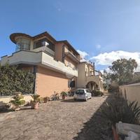 VILLA A SCHIERA D'ANGOLO A CIAMPINO