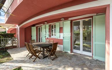 TRILOCALE CON GIARDINO E POSTO AUTO