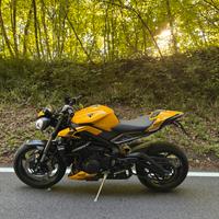 TRIUMPH STREET TRIPLE 765 RS 2024 yellow