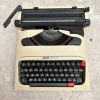 Macchina da scrivere Olivetti Lettera 12