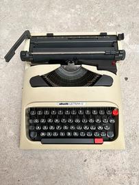 Macchina da scrivere Olivetti Lettera 12