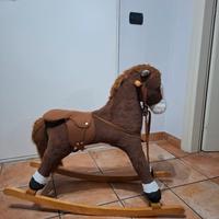 Cavallo a dondolo in legno