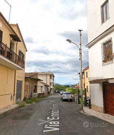 Fiano romano ampio monolocale arredato