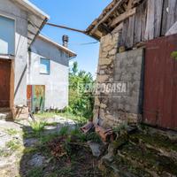 PORZIONE DI CASA CON INGRESSO INDIPENDENTE E GIARD