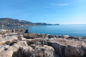 Palazzo 16 camere, box, posizione strategica