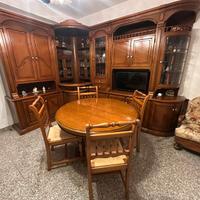 Mobile bar con tavolo e sedie