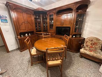 Mobile bar con tavolo e sedie