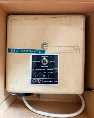 Telefono e alimentatore vintage