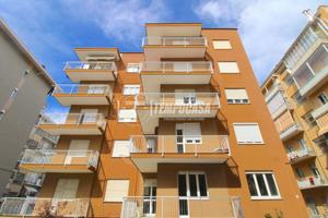 QUADRILOCALE + BOX AUTO!