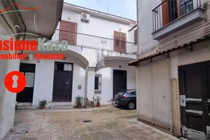 Casa indipendente di 165 m² con 5 locali e posto a