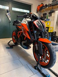 Super duke 1290 r