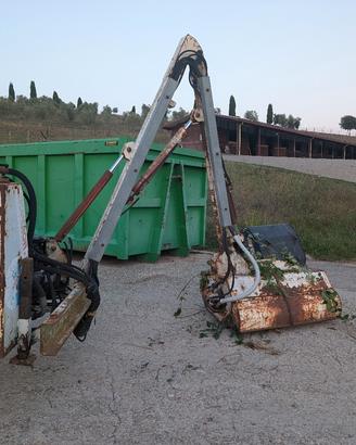 Trincia a braccio per trattore