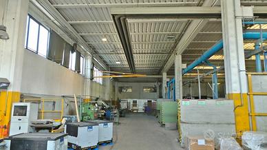 Capannone industriale indipendente con uffici