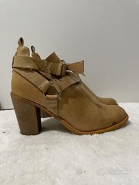 Stivaletti beige tronchetto con cinturino, tacco 9