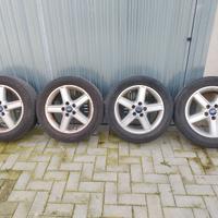 treno gomme compreso di cerchi in lega ford