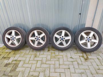 treno gomme compreso di cerchi in lega ford