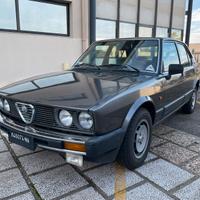 Alfetta 2.0i quadrifoglio oro