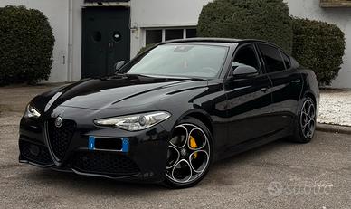 Alfa romeo Giulia Sprint Total Black AT8 160cv