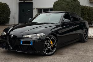 Alfa romeo Giulia Sprint Total Black AT8 160cv