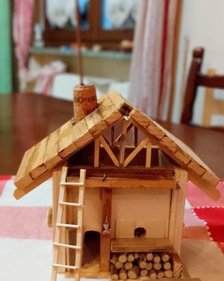Casetta in legno fatta a mano