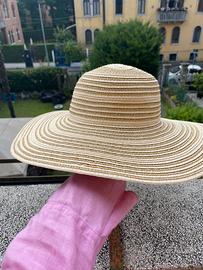 Cappello di paglia nuovo