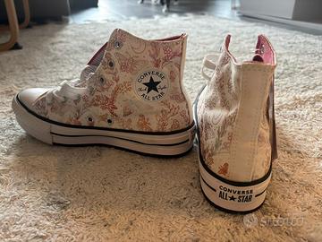 Scarpe converse bianche con fantasie