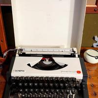 macchina da scrivere Olympia Traveller De Luxe
