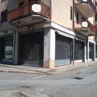 Luminoso Negozio con annesso deposito