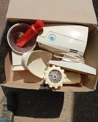 macina carne pane ecc visibile in guarda Veneta 