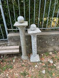 Coppia di colonnine ornamentali in pietra/granito