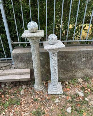 Coppia di colonnine ornamentali in pietra/granito