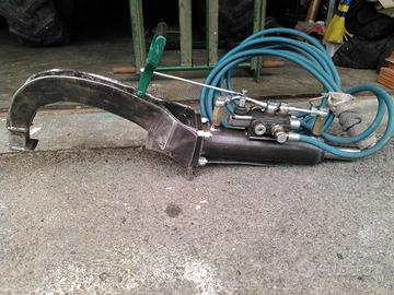 Spaccalegna idraulico brandeggiabile