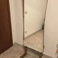 Specchio da terra vintage con base in vetro anni70