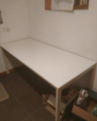 scrivania bianca solo per ritiro in appartamento