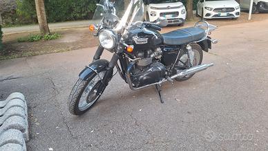 TRIUMPH BONNEVILLE T100