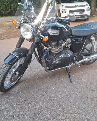 TRIUMPH BONNEVILLE T100