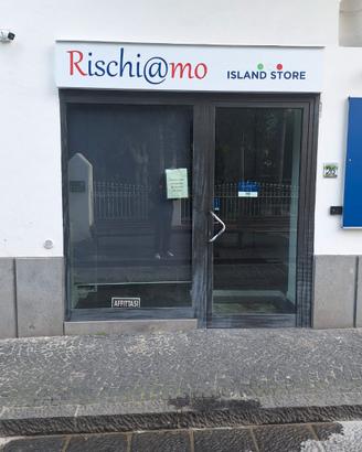 Negozio in pieno centro ad Ischia Porto
