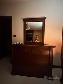 Comò in legno massello con specchiera
