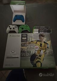Xbox one s 500 gb , 3 joystick e 3 giochi