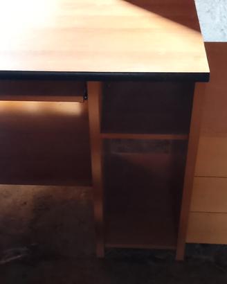 Scrivania  e libreria cameretta 