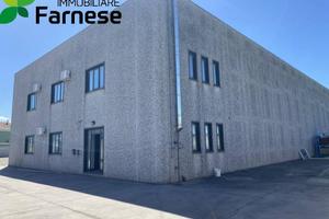 Immobile di 840 m² con 1 locale a Piacenza