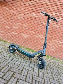 Navee ST3 Pro monopatino elettrico 1350w 40 km/h