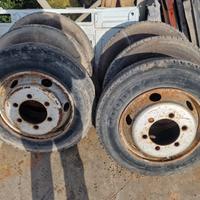 Gomme GoodYear Tubeless 7 r 17.5 complete di cerch