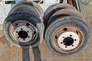 Gomme GoodYear Tubeless 7 r 17.5 complete di cerch