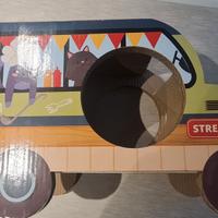 Tiragraffi /cuccia  gatto a forma automobile